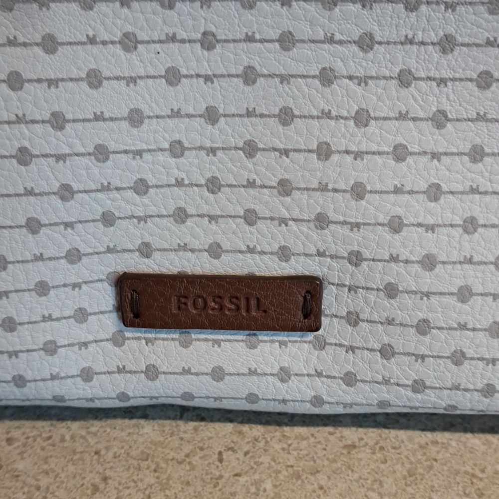 Fossil Crossbody Bag - Picture 3 of 10
